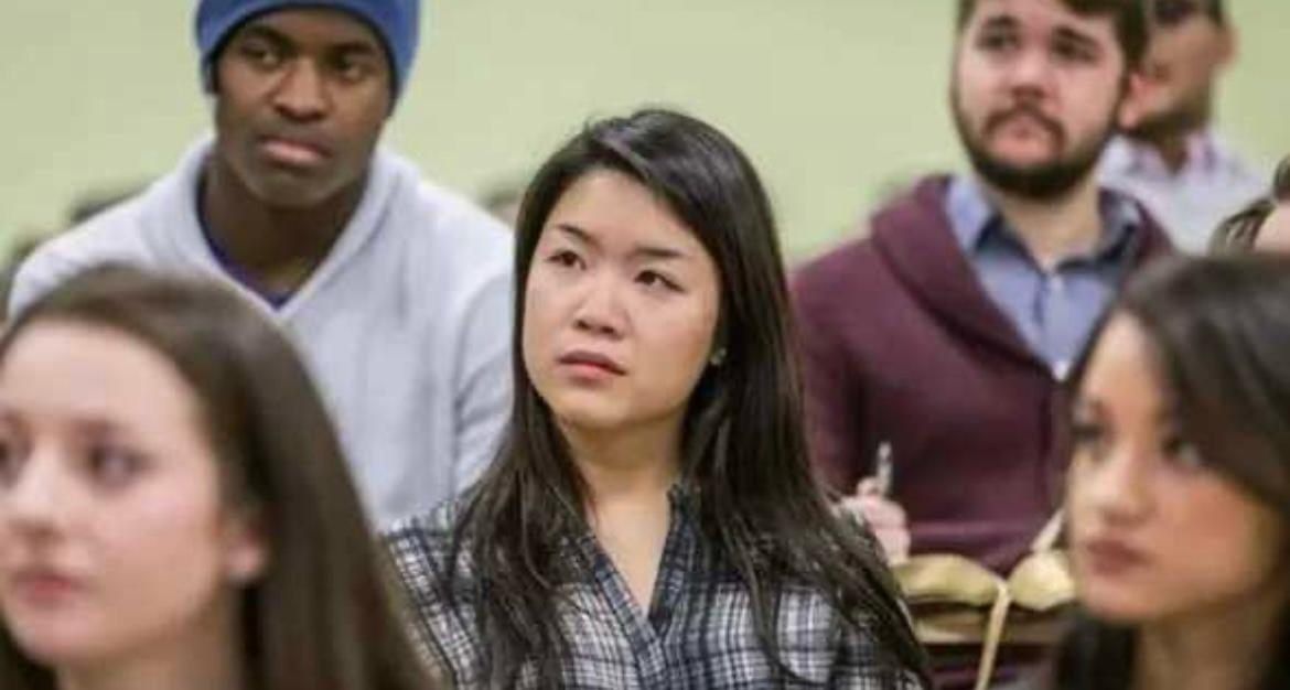 美国华人指的是什么人？他们的身份认同如何