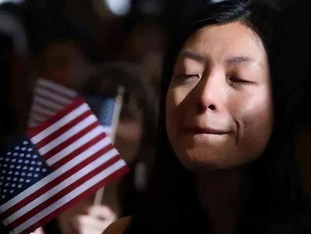 美国华人是中国人还是美国人多？深度剖析身份认同困境