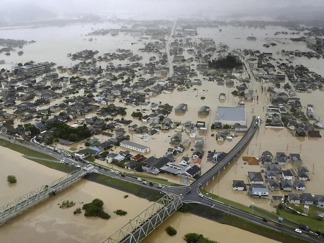 日本地震，很多日籍华人表示自己是中国人，想快速回国很怀念故乡