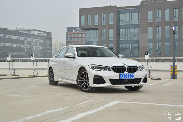 宝马320最新款2020怎么样？家用和驾驶乐趣的真实体验分享