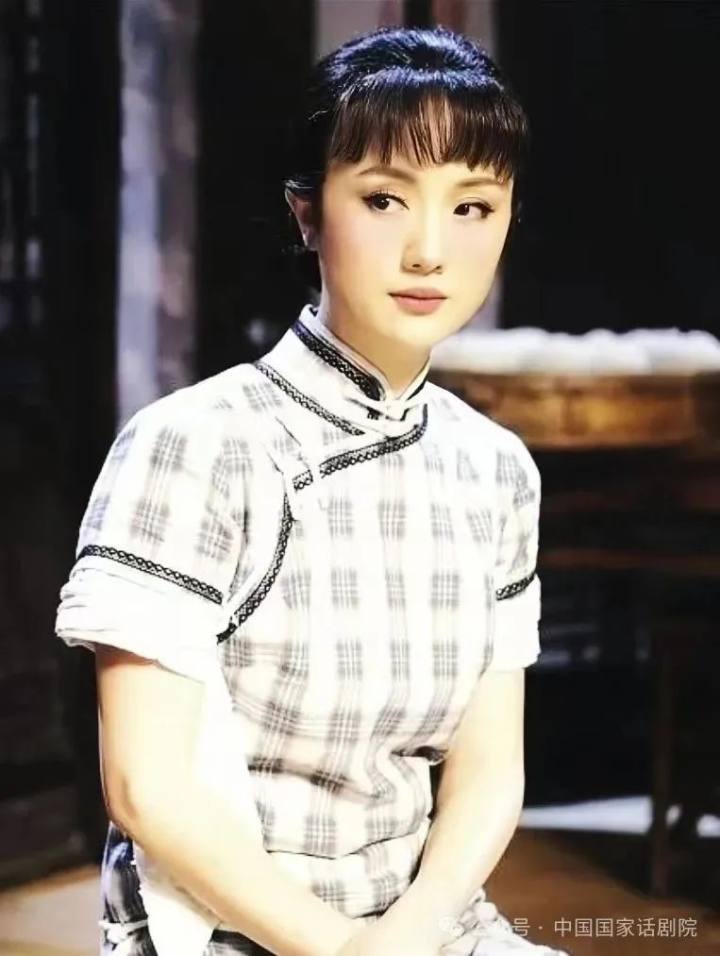 泪目！国家话剧院深夜再发文：黄磊、陶虹、佟大为等70余人追忆朱媛媛