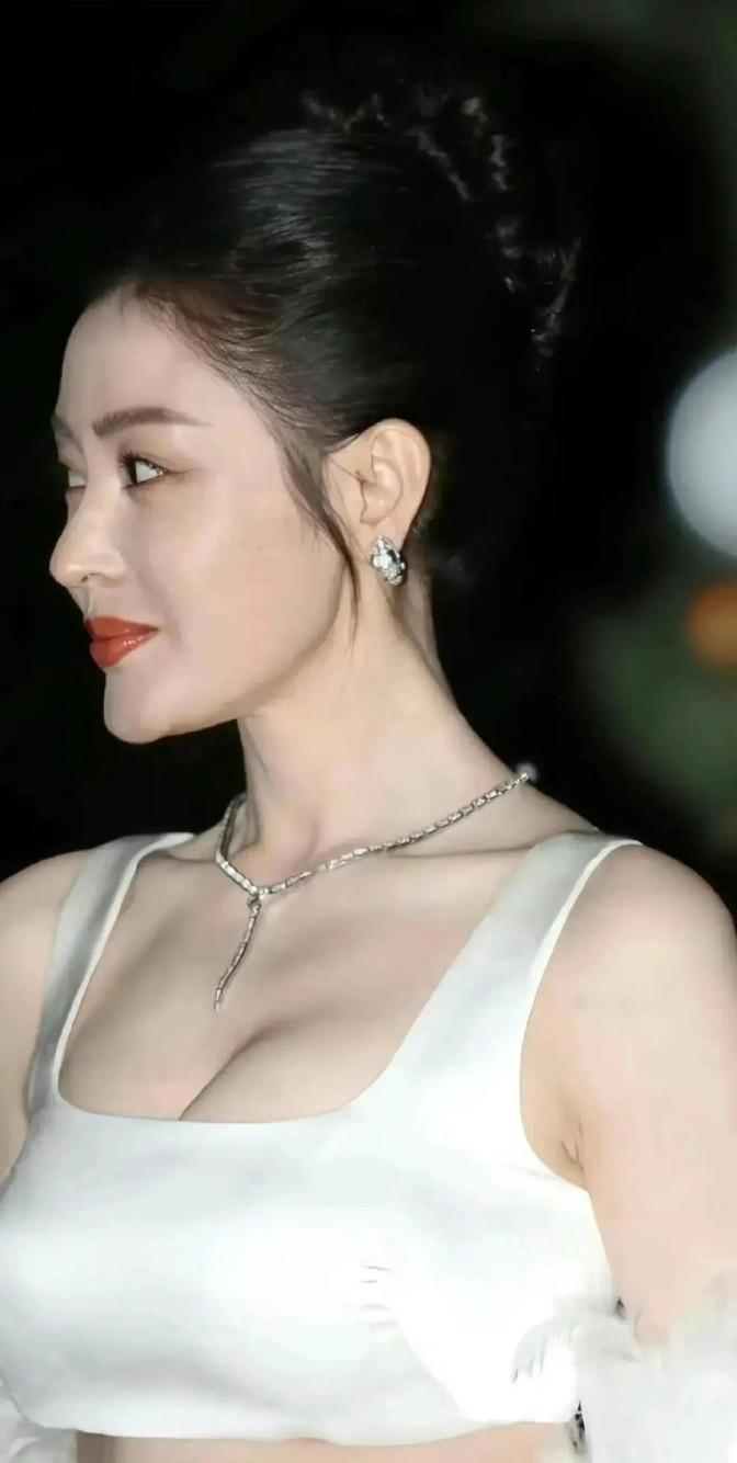 梦见跳舞表演预示什么？2025年运势解析与化解策略