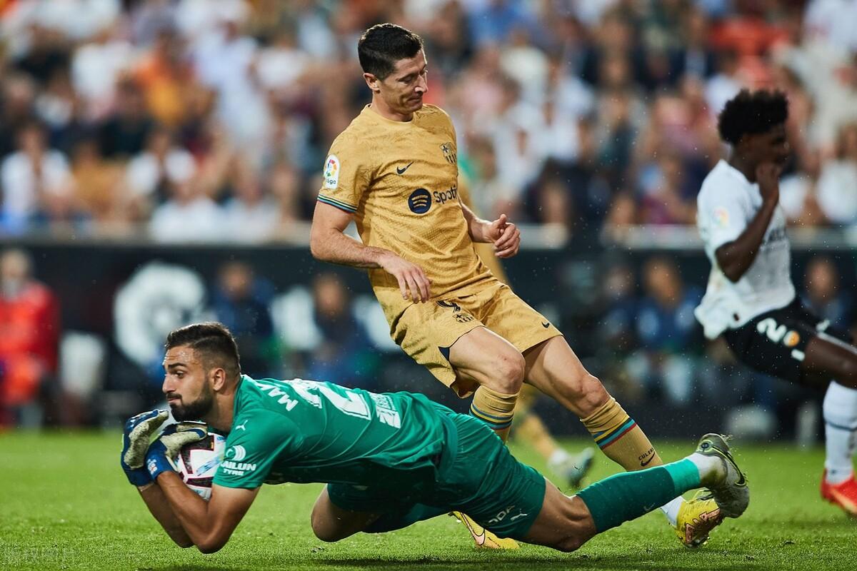 拜仁为啥总能在欧冠关键时刻干翻巴萨? 拜仁为啥总能在欧冠关键时刻干翻巴萨?