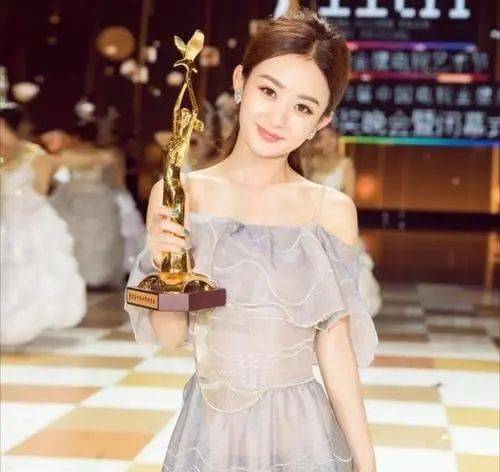 微说相：赵丽颖获中国电视金鹰奖，事业大红大紫，婚姻却堪忧？