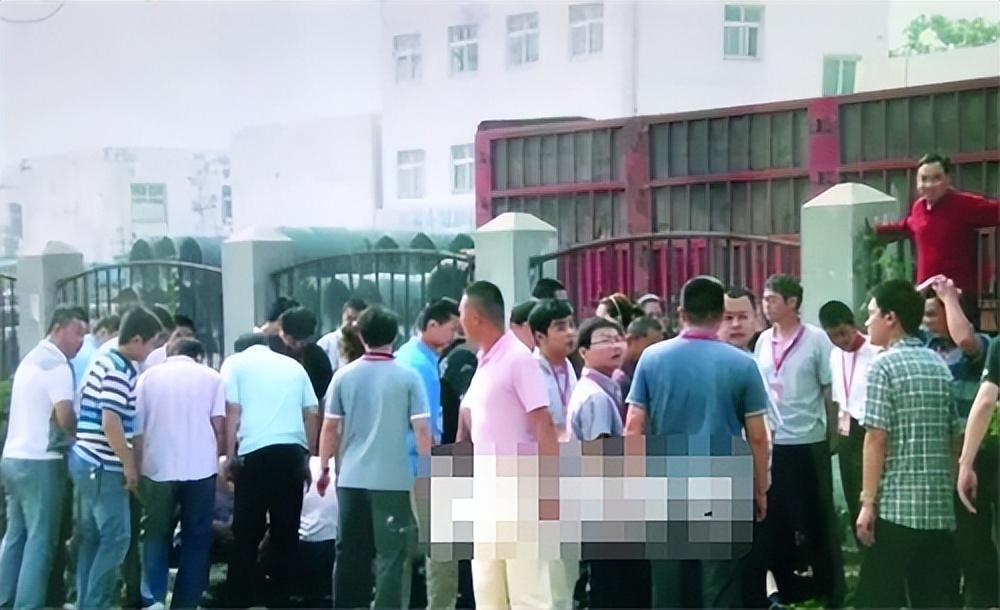 女人梦见自己开车的财富密码与吉兆解析