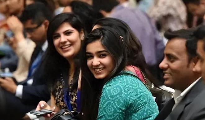 印度种姓制度影响_为什么印度人还能来中国_印度民众自信心态