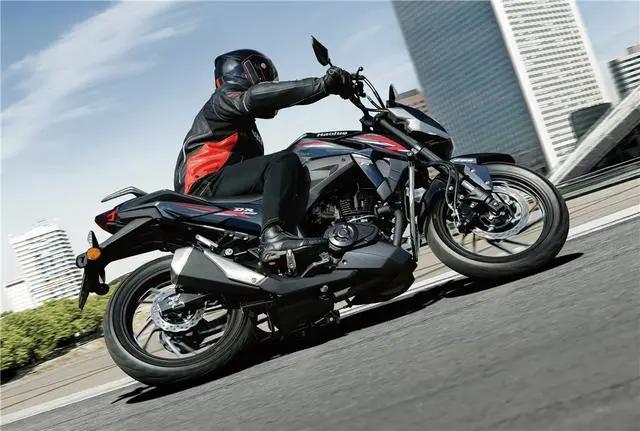 豪爵100踏板深度解析，城市代步神器如何炼成，三大核心优势揭秘