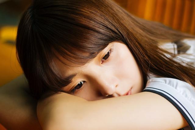 梦见周围人都疯了预示什么?心理学解析与转运指南 梦见周围人都疯了预示什么?心理学解析与转运指南