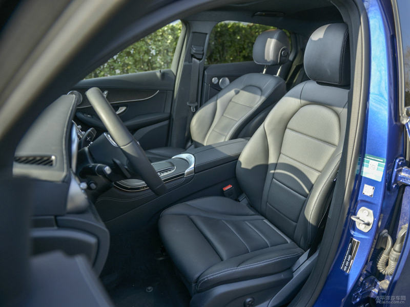 2021款奔驰GLC轿跑SUV内饰评价_glc260进口轿跑值得买吗_奔驰GLC轿跑SUV进口版配置分析