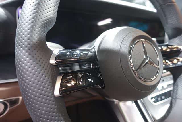 奔驰e3002019年新款图片：内饰豪华感到底如何？实拍图揭秘