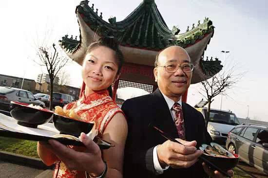 英国华人首富有哪些人？客家人叶焕荣如何从洗碗工逆袭？