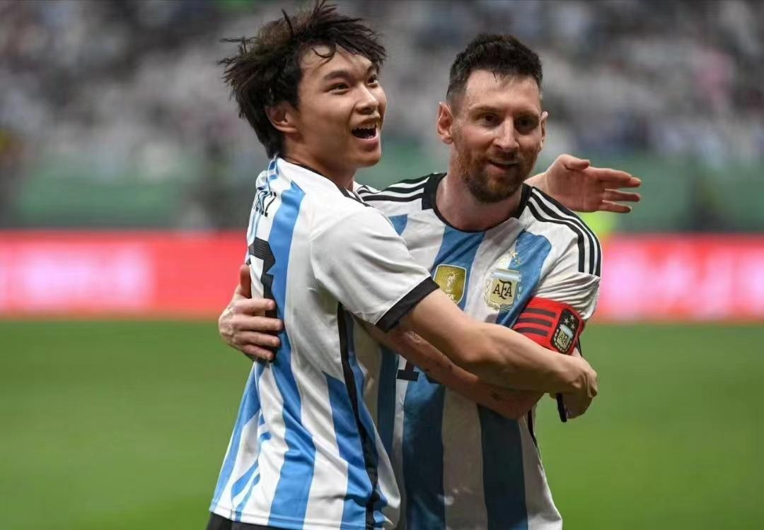 为什么阿根廷球迷把梅西当神拜？