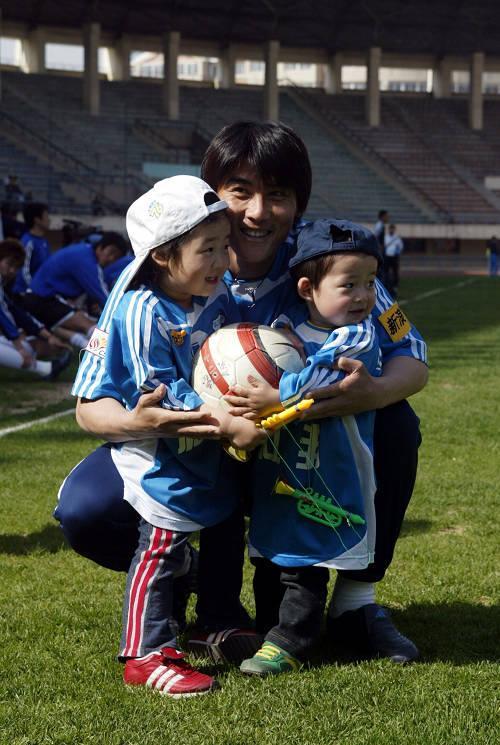 李嗣镕是谁？中国足球新星如何从零开始逆袭？