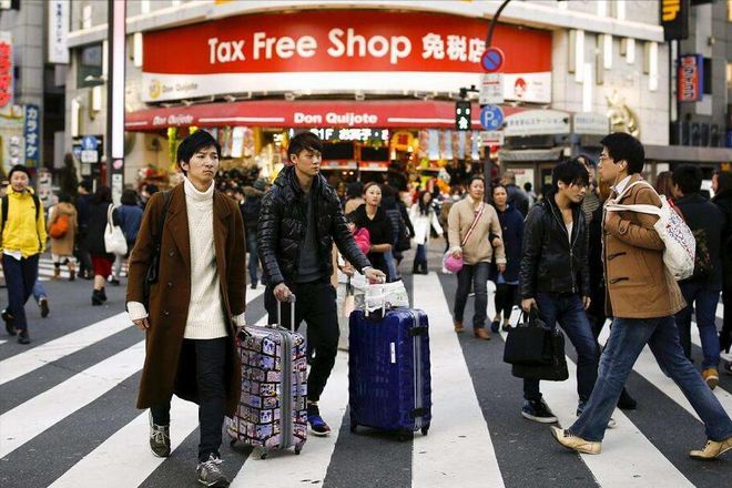 中日抢人大战！日本不欢迎外来移民，为何却每年大量接纳中国人？