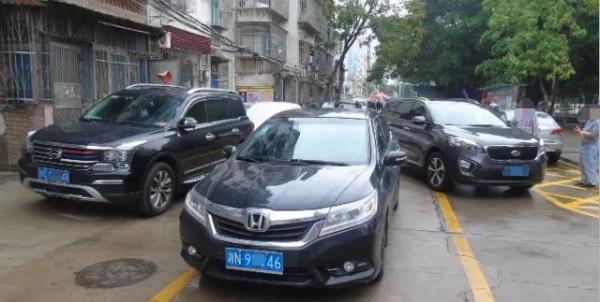 北京奔驰C300:豪华与性能的平衡之道,为何成为中高端市场热门之选? 北京奔驰C300:豪华与性能的平衡之道,为何成为中高端市场热门之选?