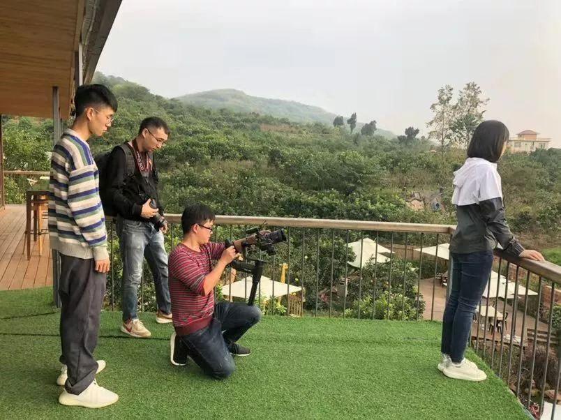 足球经理97怎么让菜鸟开局不破产？