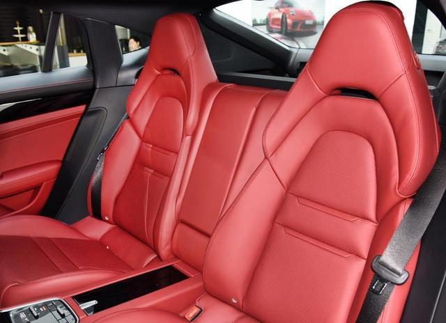 东南得利卡汽车：经典商用车如何适应新时代需求，从空间设计到动力性能全面解析