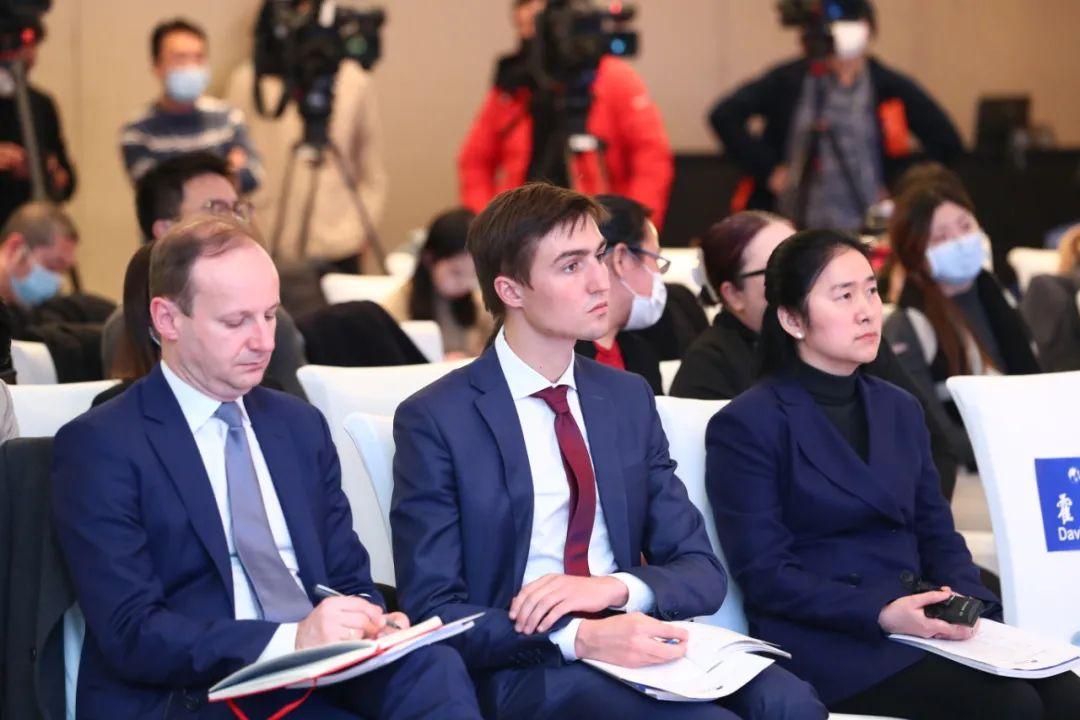 梦见聋子美女的心理学解析与情感启示