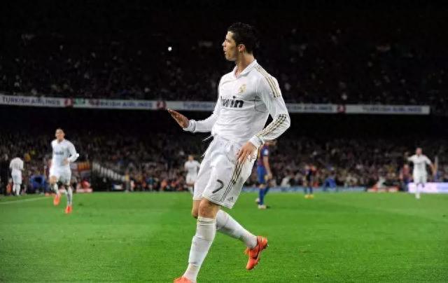 【C罗职业生涯经典比赛图片有哪些】，带你回顾传奇球星高光时刻图片