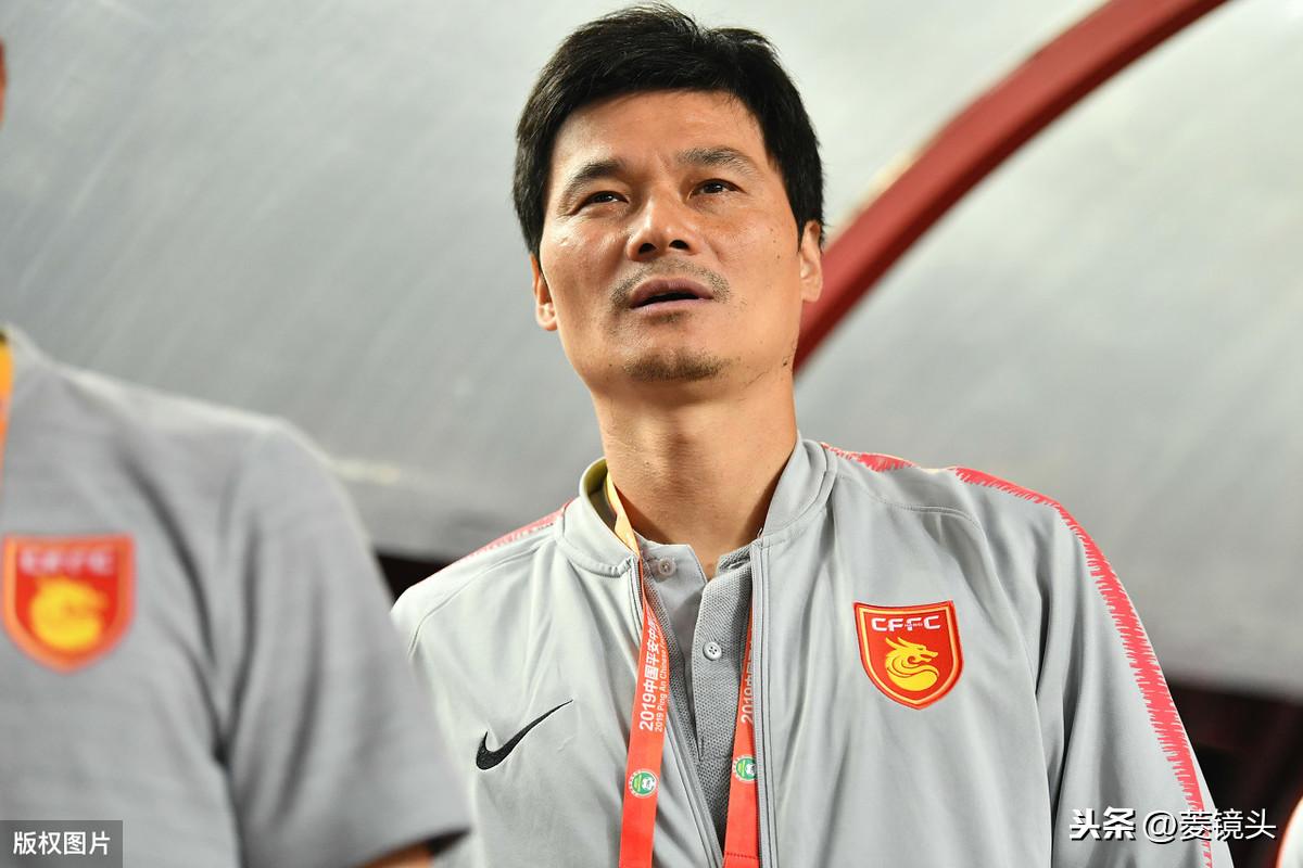 足球场上怎么用 蚌埠回旋 晃晕对手？