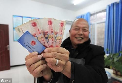 社保卡里的钱能取出来吗？分养老和医保说清楚！