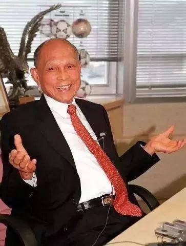 慈善铺路建设领航，揭秘霍英东家族对香港社会发展的贡献及地位