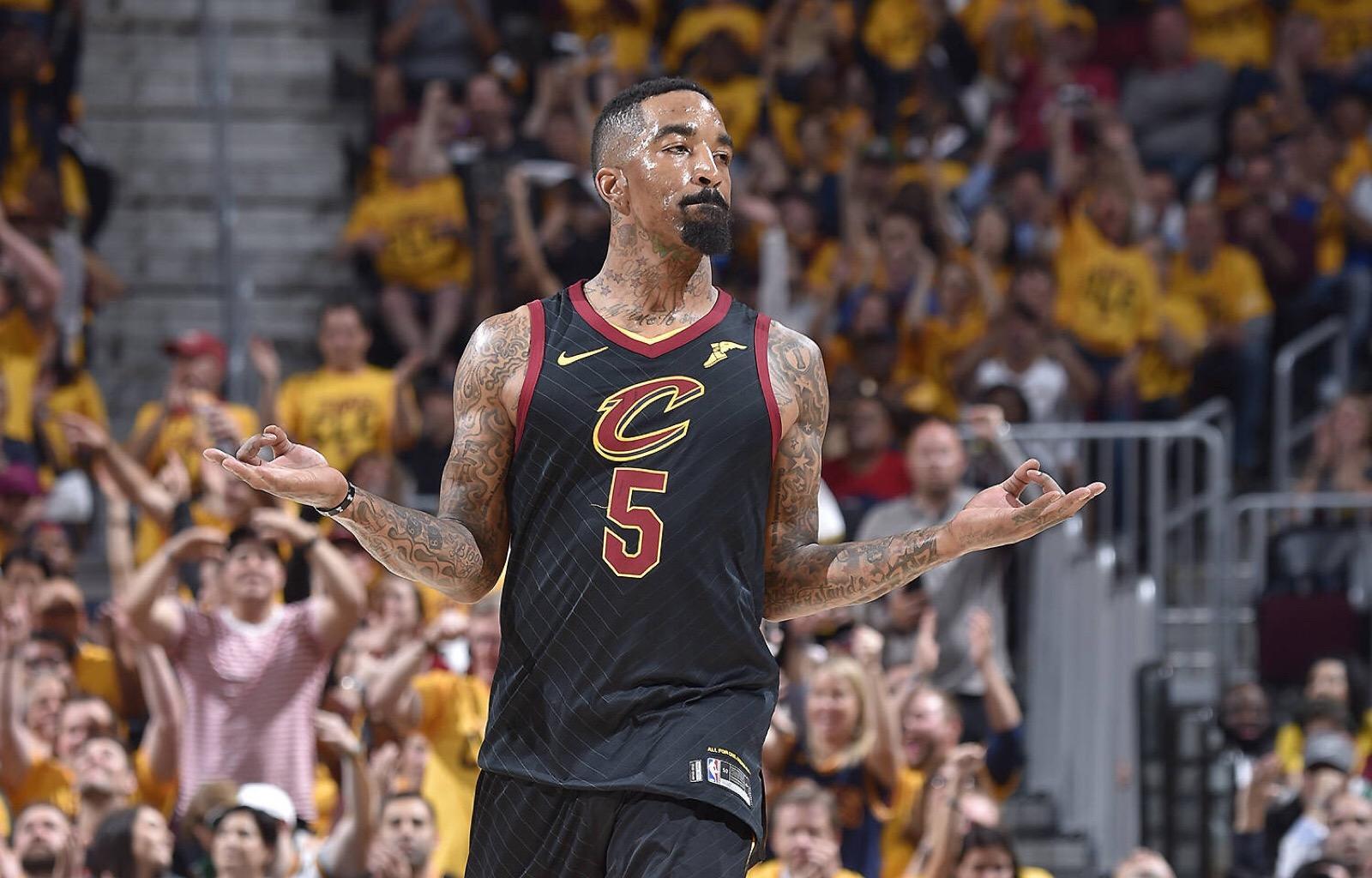 翻篮球记分牌怎么翻？比如A队从左向右攻，A队进球，比分牌翻哪边？