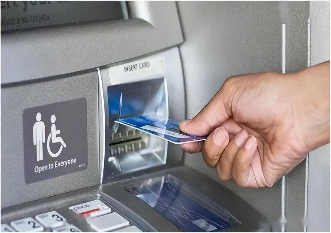 办什么银行卡ATM多、网点方便、手机银行好用？别再瞎选了，这几点帮你挑出最合适的那张卡