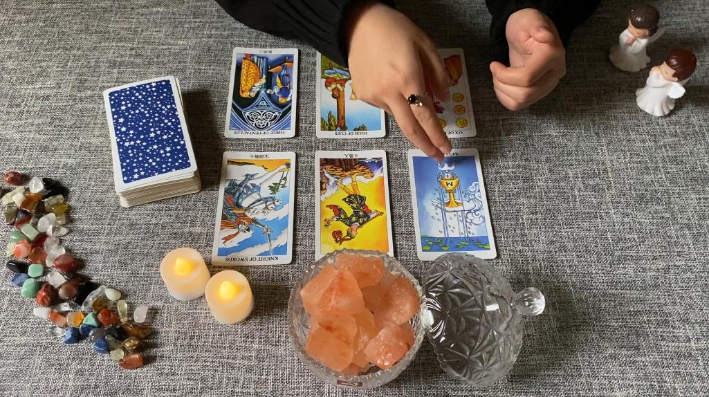 穆里尼奥的教练席上为啥总摆着保温杯? 穆里尼奥的教练席上为啥总摆着保温杯?