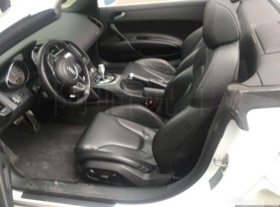 奥迪R8硬顶敞篷:百万级超跑如何做到敞篷自由? 奥迪R8硬顶敞篷:百万级超跑如何做到敞篷自由?