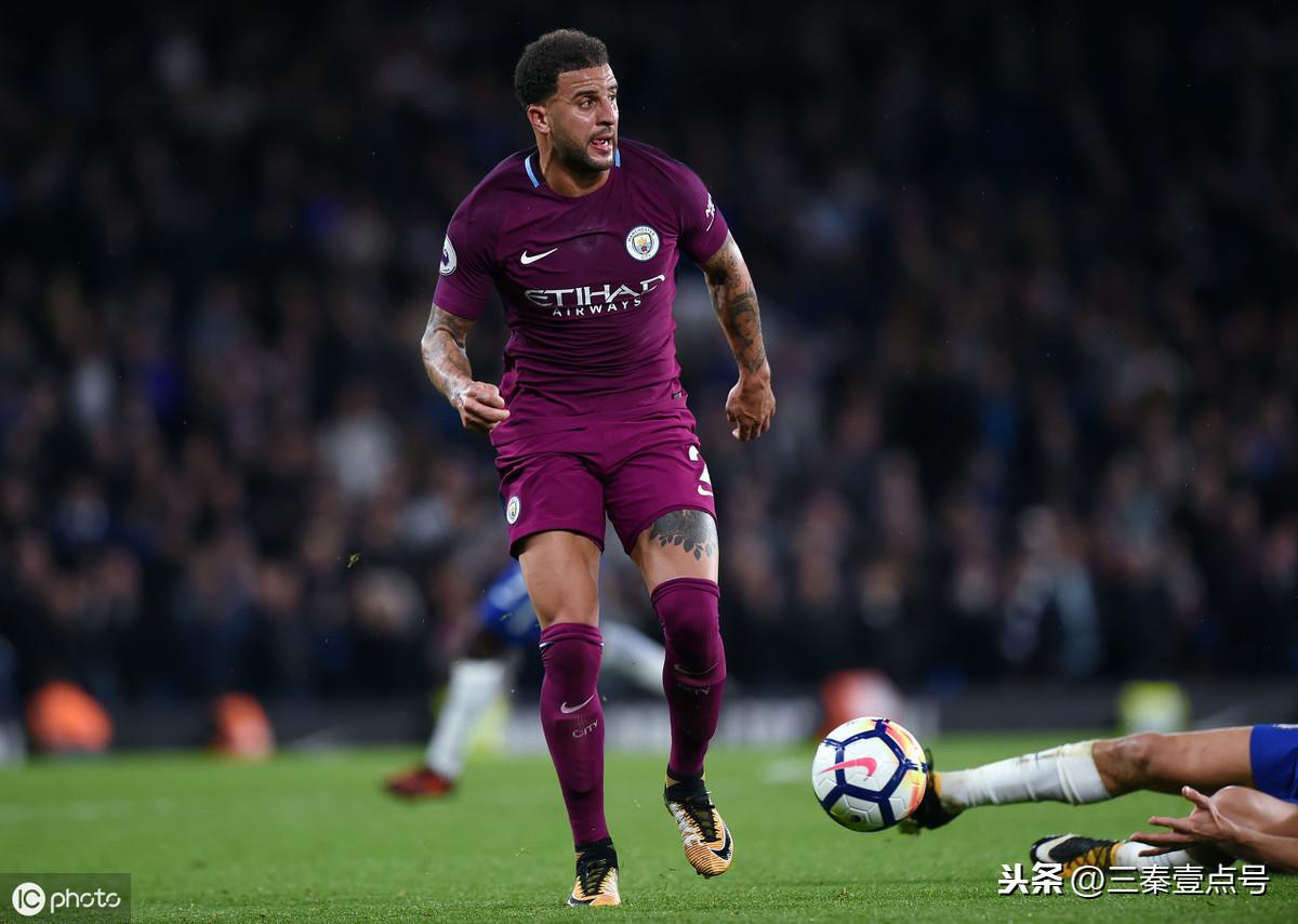 曼联这场爆冷赢巴萨到底藏着什么套路？