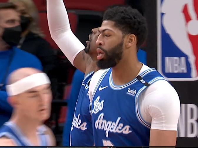 湖人首节狂送10失误到底怎么回事？