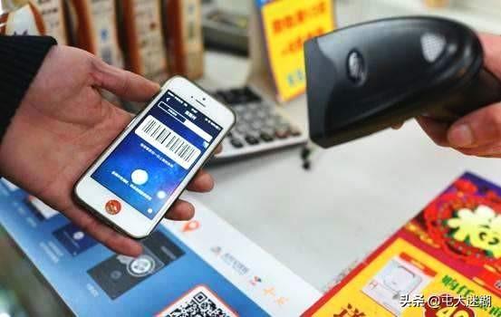 梦见手被刀割伤很深不流血？解梦大师揭秘三重隐喻