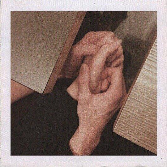 你的情侣头像还在用牵手自拍吗？