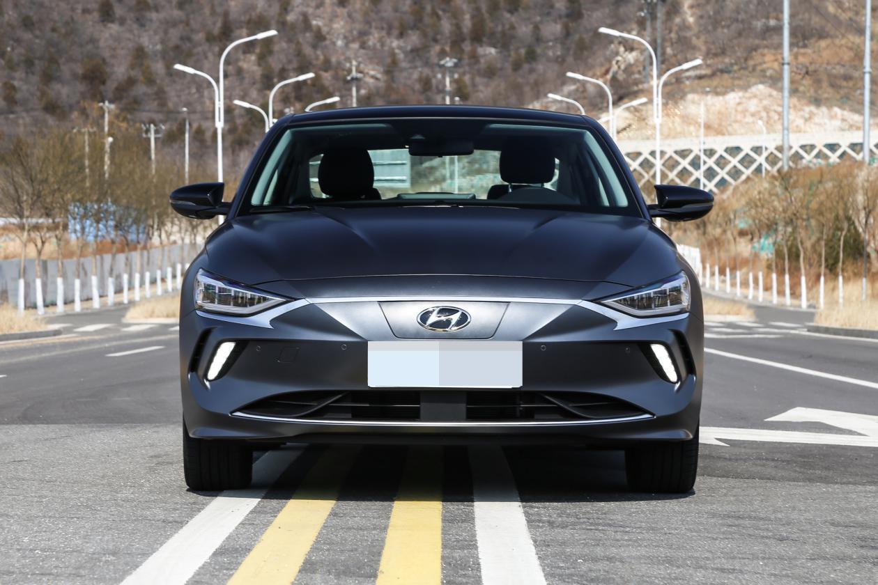 电动车续航不够用？菲斯塔EV实测500km续航，通勤月省250元电费