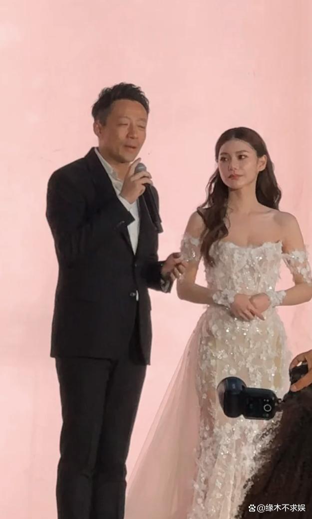 汪小菲二婚现场曝光，与大S婚礼差距太大，S妈深夜发文被骂
