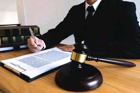 行政律师具体做什么工作？服务哪些人？