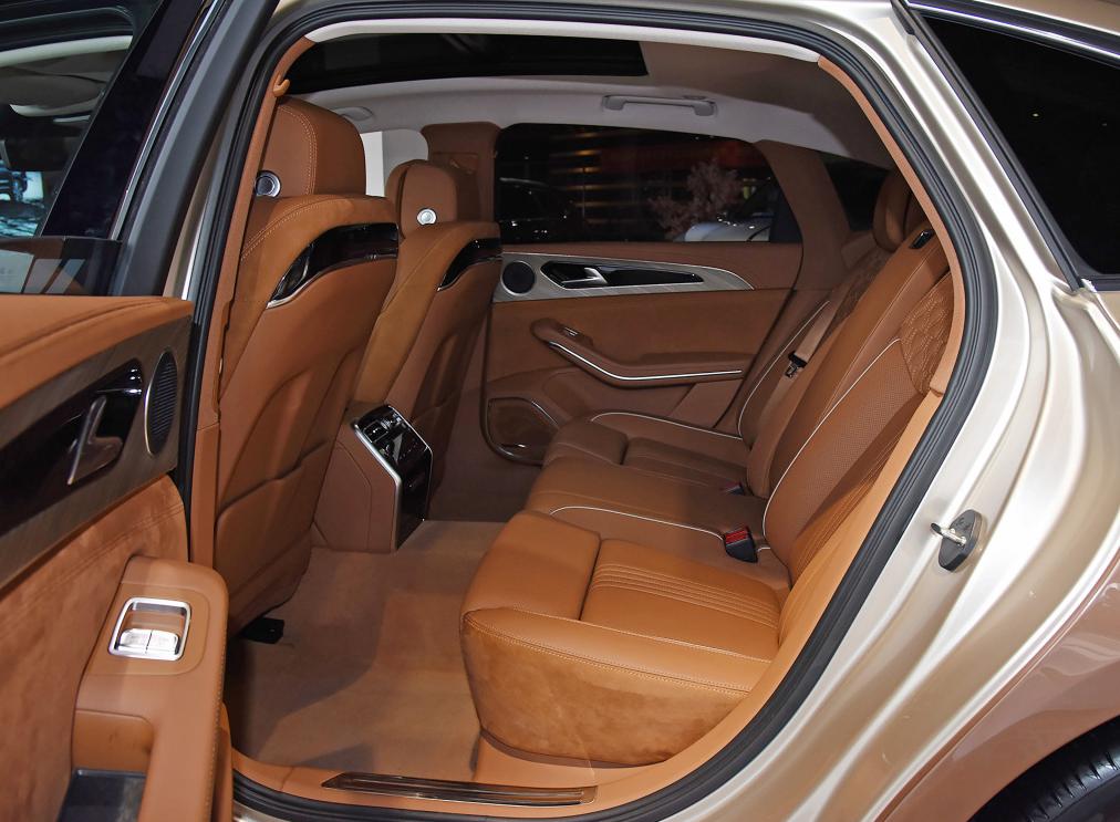 红旗H9报价及图片：预算35万买国产豪华车值吗？省8万购车避坑指南