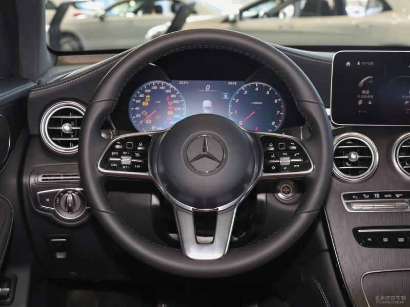 奔驰GLC轿跑SUV进口版配置分析_2021款奔驰GLC轿跑SUV内饰评价_glc260进口轿跑值得买吗