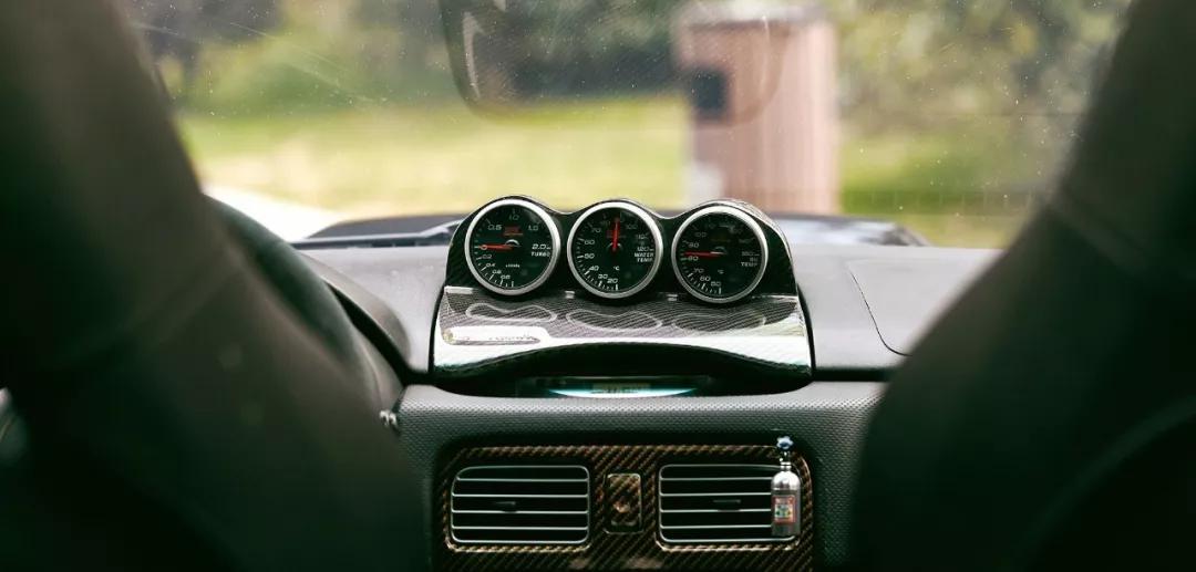 2025年梦见烧香点不着香预示什么？3招破解双鱼座职场危机