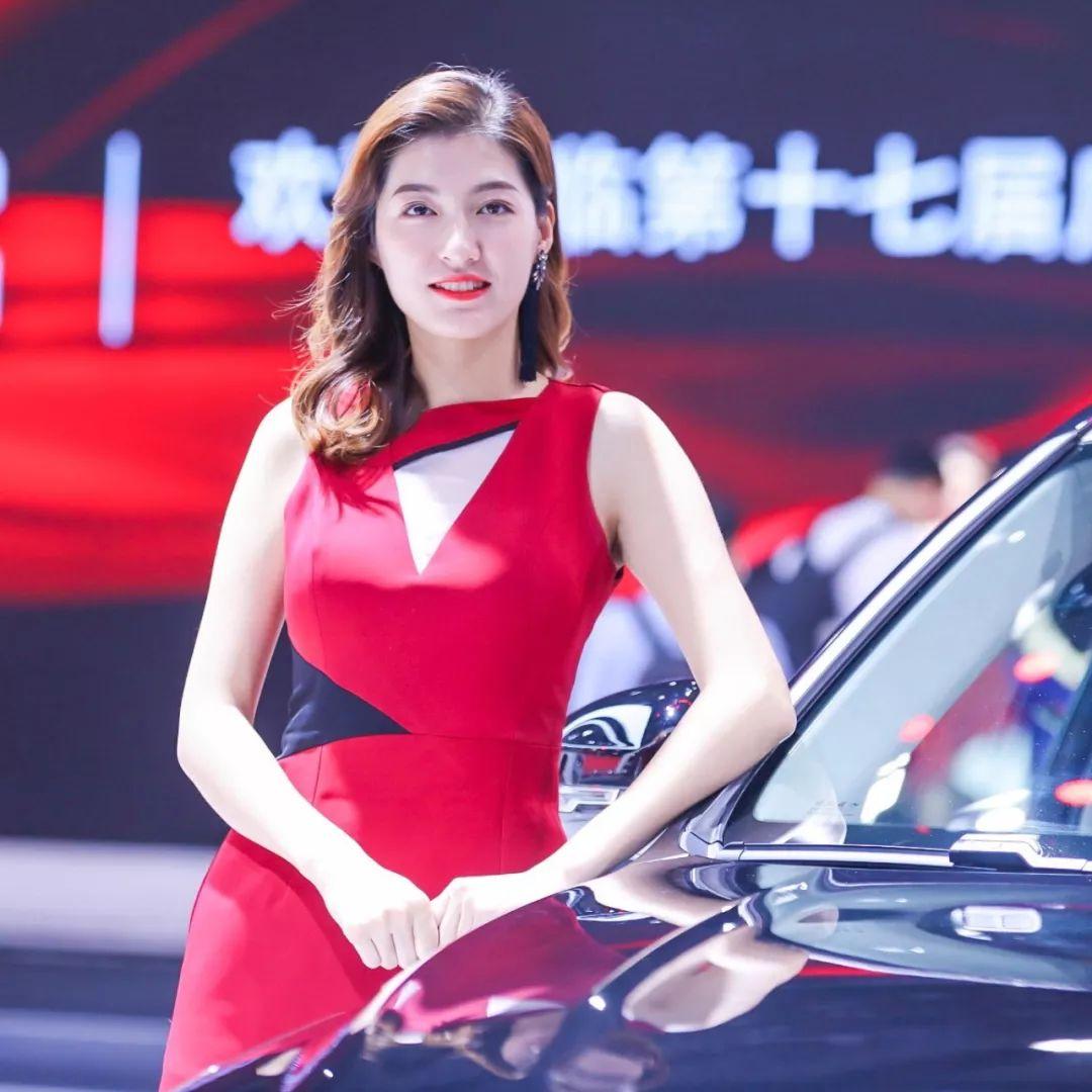 2014广州车展车模：角色转型背后的行业思考，从颜值到专业素养的跨越