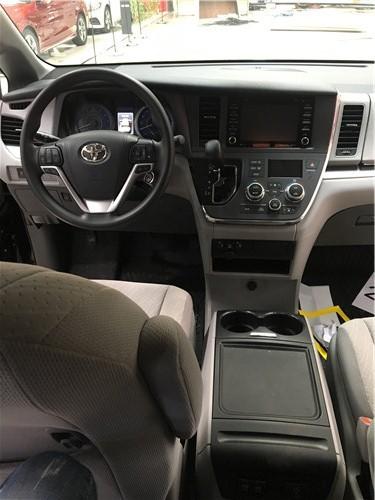 丰田商务车七座塞纳值得买吗？家庭出行省3万油费的隐藏攻略