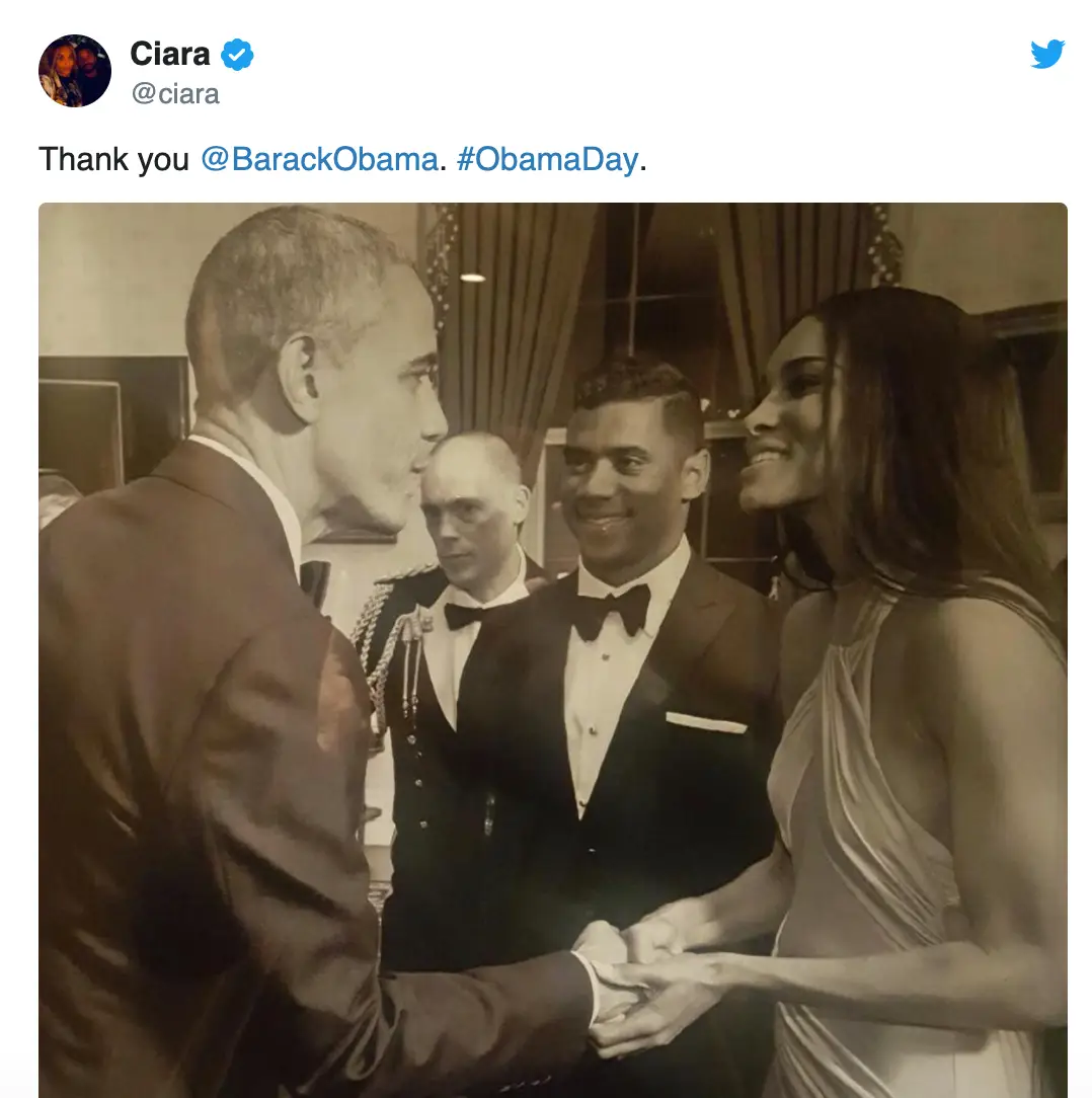  特朗普与梅拉尼娅关系分析 _特朗普74岁生日庆祝_特朗普几多岁