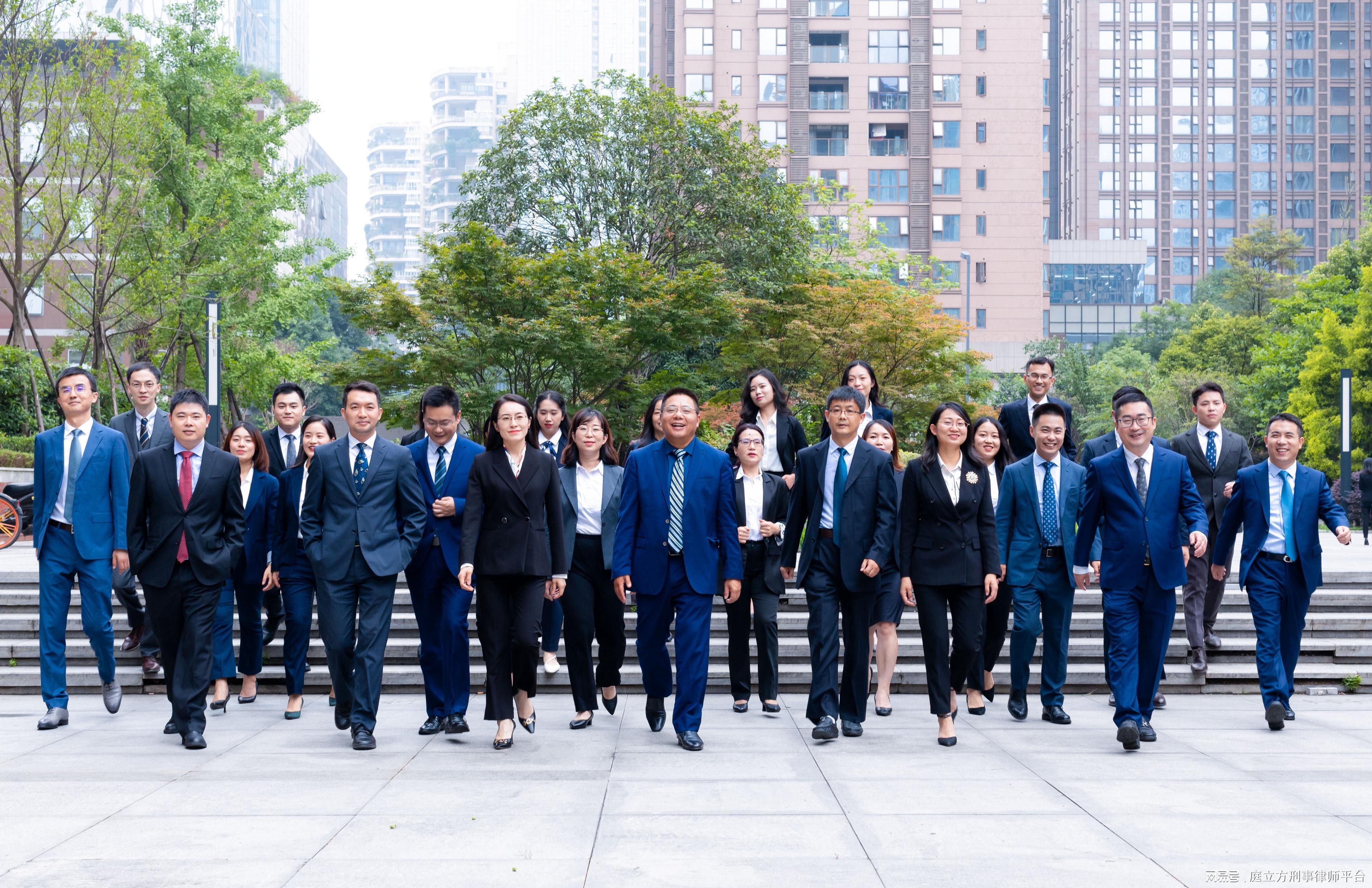 重庆刑事律师团哪家强——洞察本地格局，守护每一个案情细节