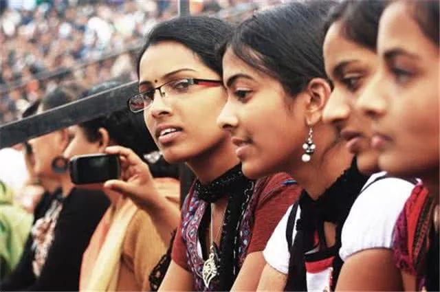 深度剖析：为何印度人因经济因素纷纷选择移民？