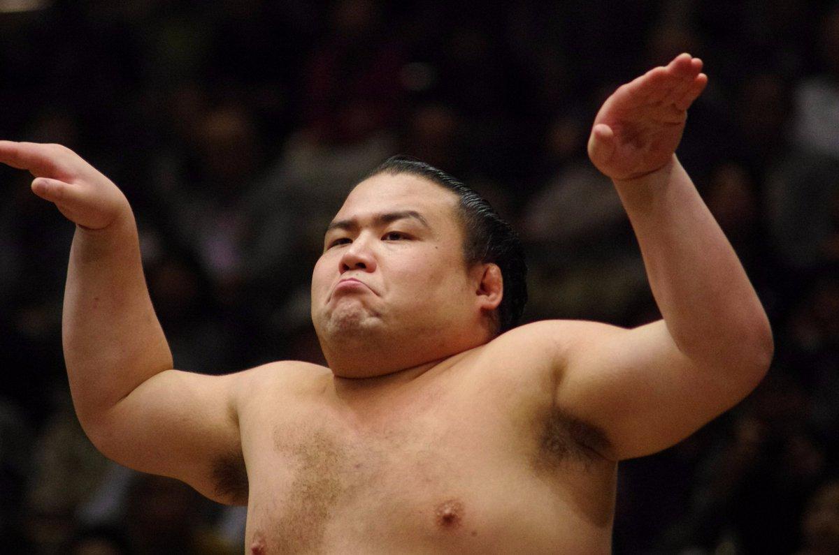 2025年女人梦见挤人走是吉兆？3招化解危机