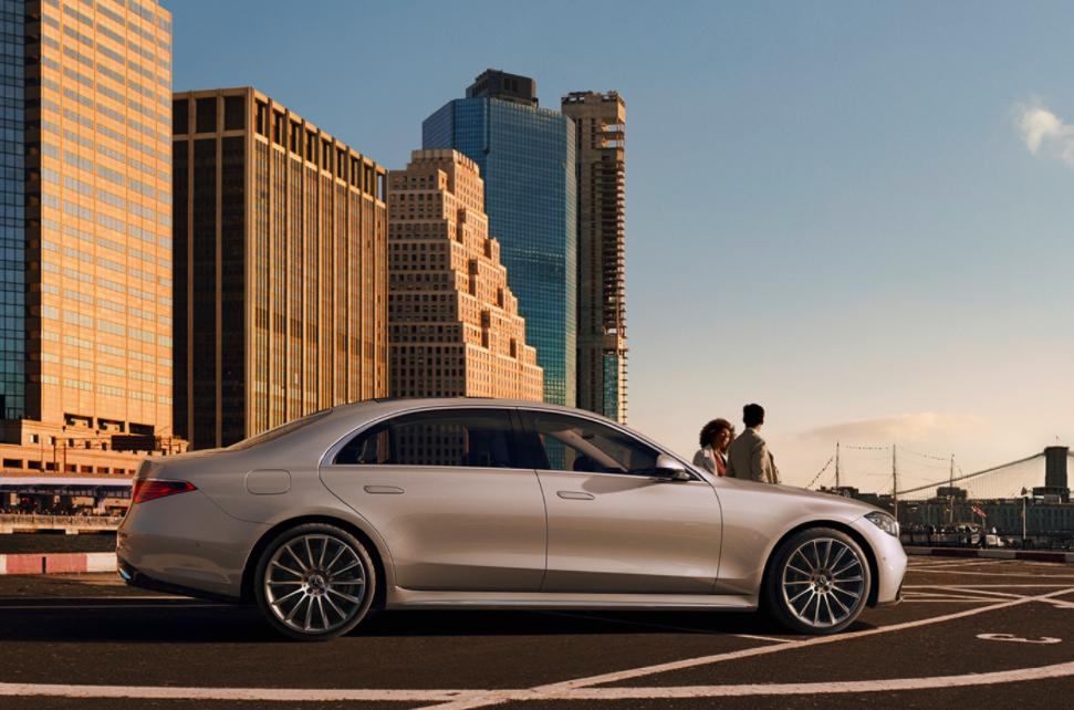 肯尼迪兄弟与梦露死亡真相：权力游戏下的情感悲剧与心理启示