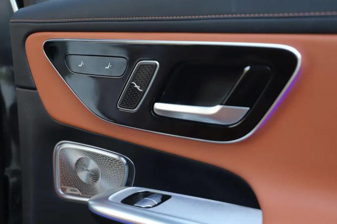 奔驰GLC 300 L 4MATIC 豪华型 7座评测_奔驰glc300七座报价及图片_全新奔驰GLC 300 L 4MATIC 豪华型 7座价格