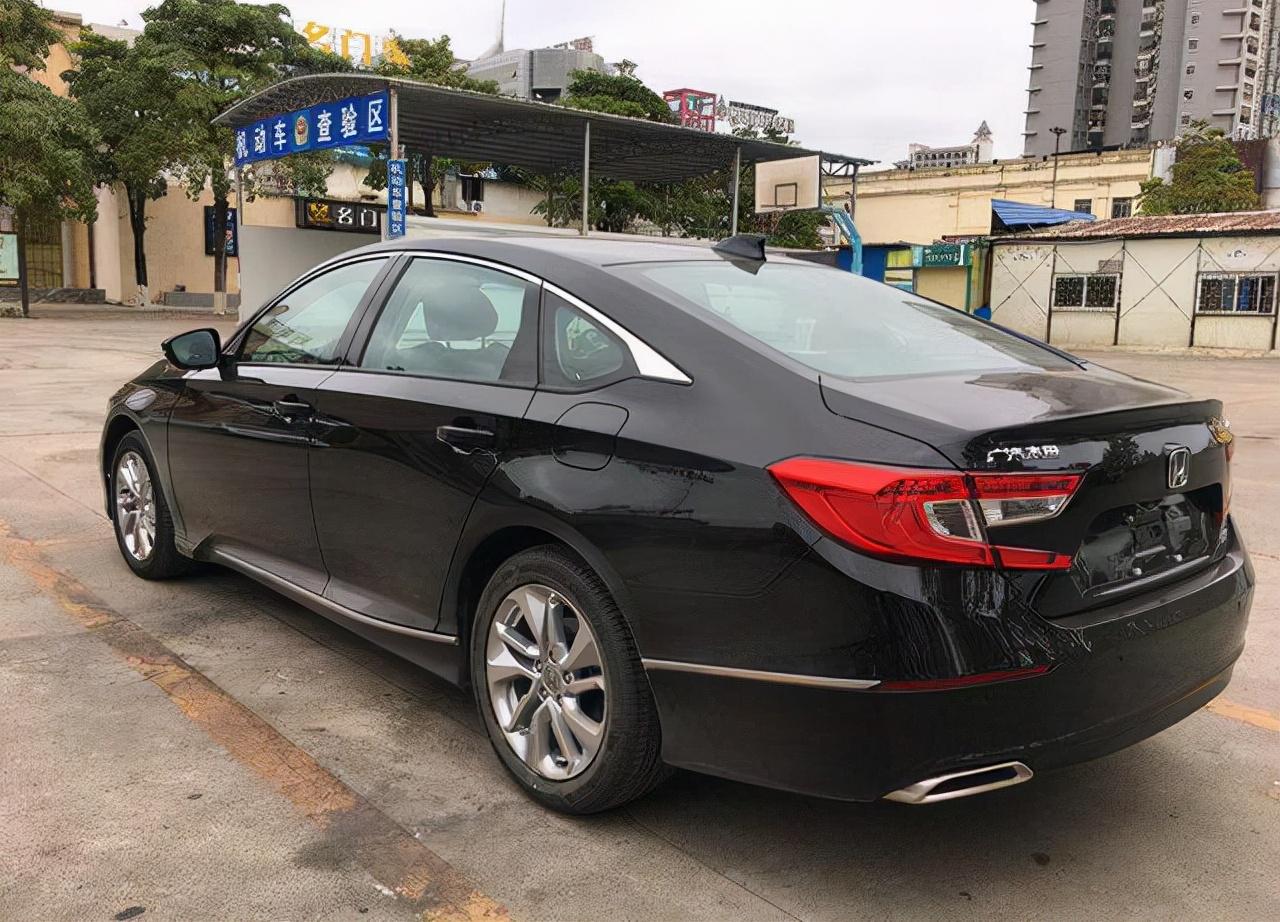 梦见和上司谈天说地预示什么？解析2025年事业转机与情感密码