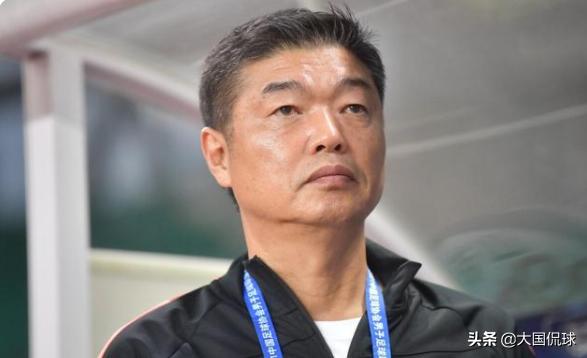 解说员为什么会为男足比赛边哭边骂？